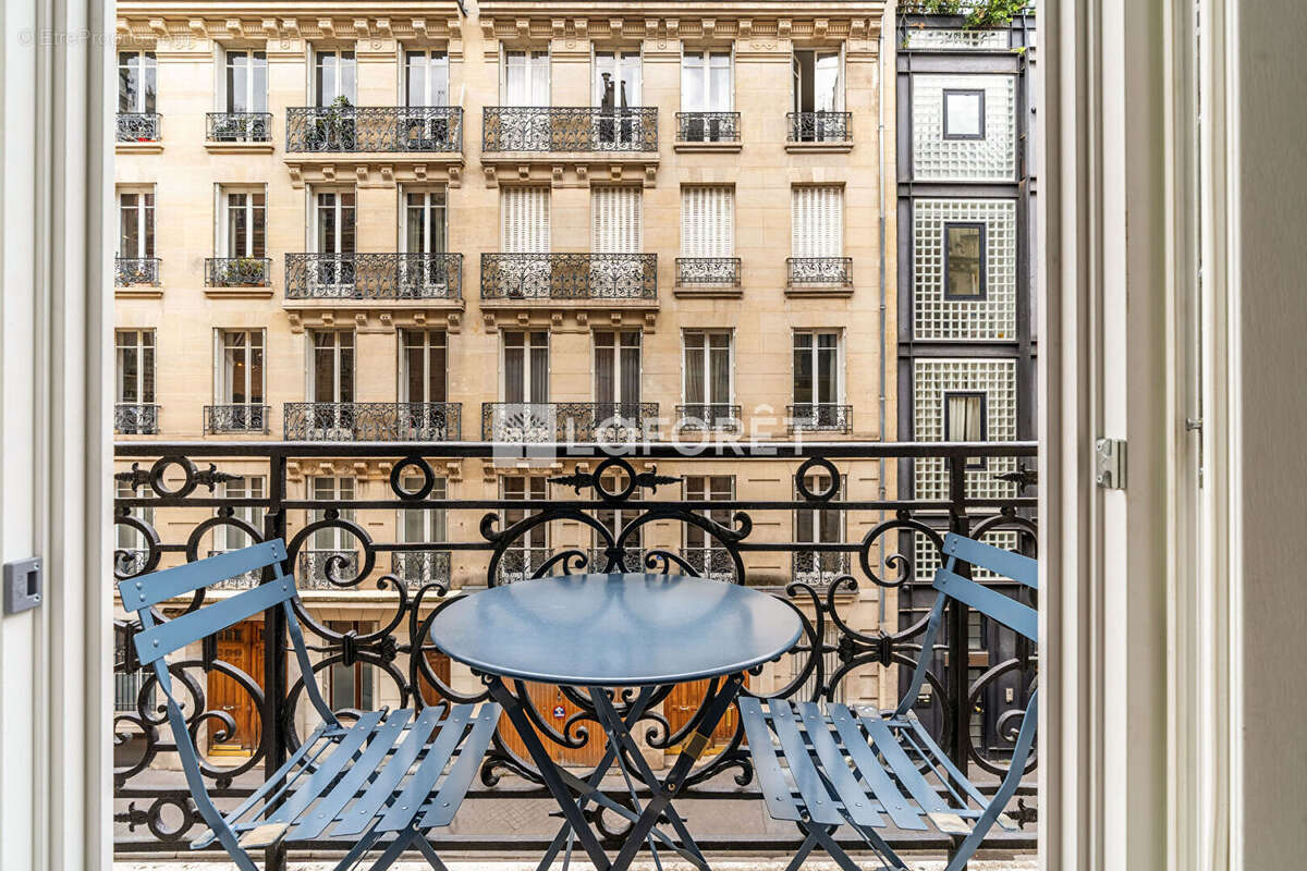 Appartement à PARIS-17E