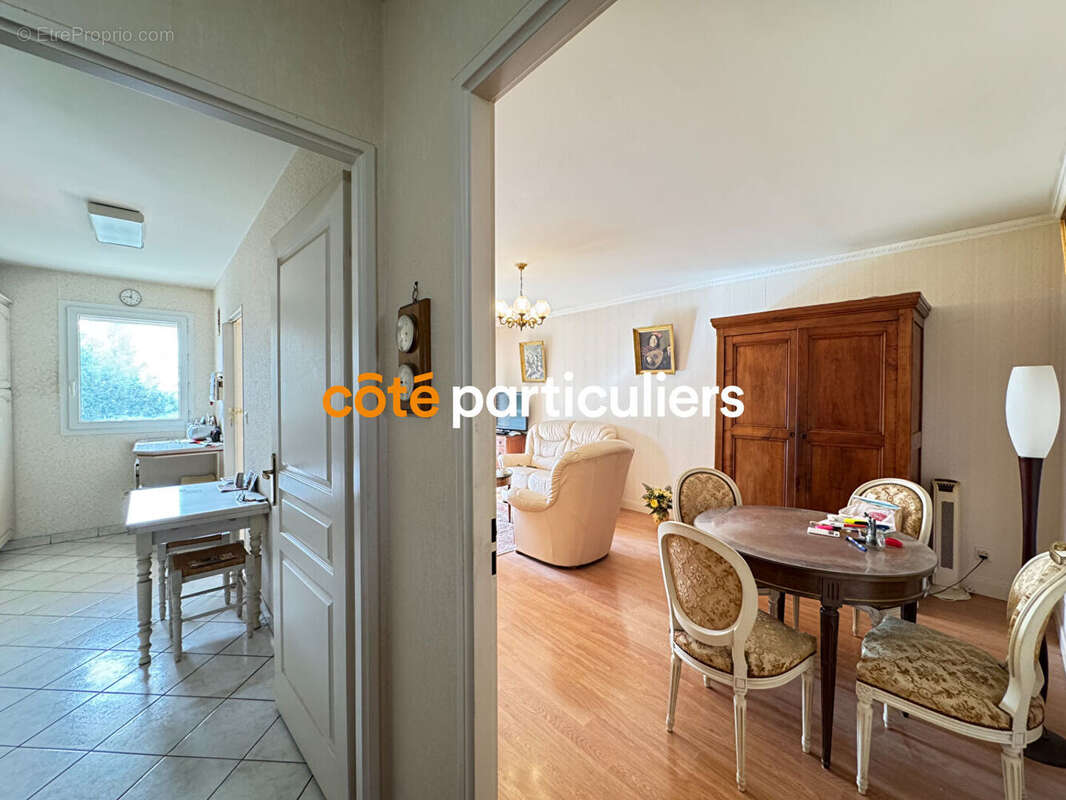 Appartement à SAINT-JEAN-DE-LA-RUELLE