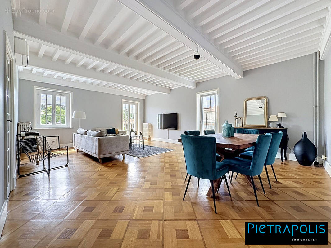 Appartement à PIERRE-BENITE