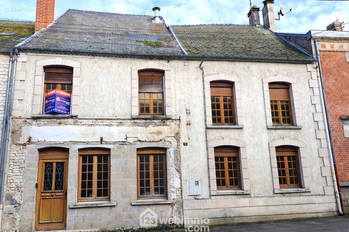 Maison d'habitation à rafraîchir d'une surface habitable de 179 m² - Maison à SISSONNE