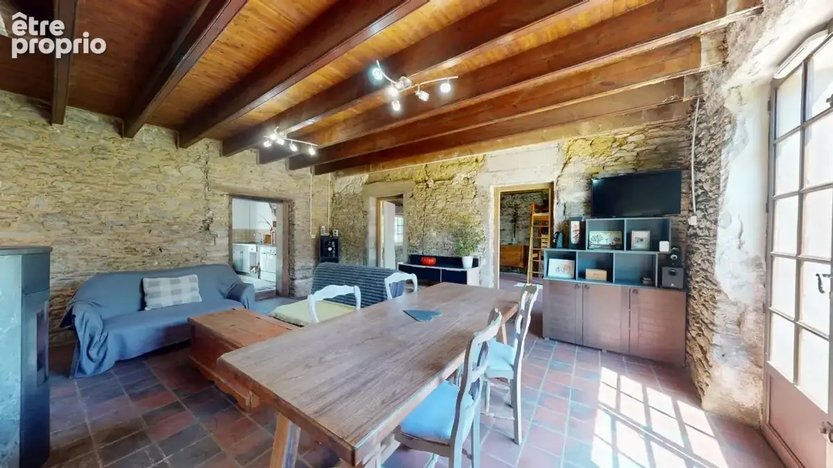 Maison en pierre avec jardin et dépendances - photo 17