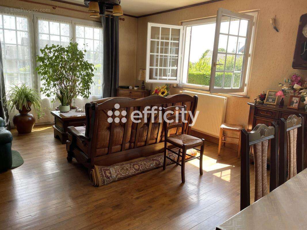 Maison à SAINTE-GENEVIEVE