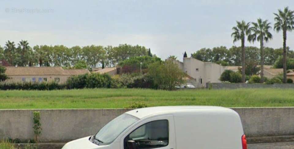 Terrain à VILLENEUVE-LES-BEZIERS