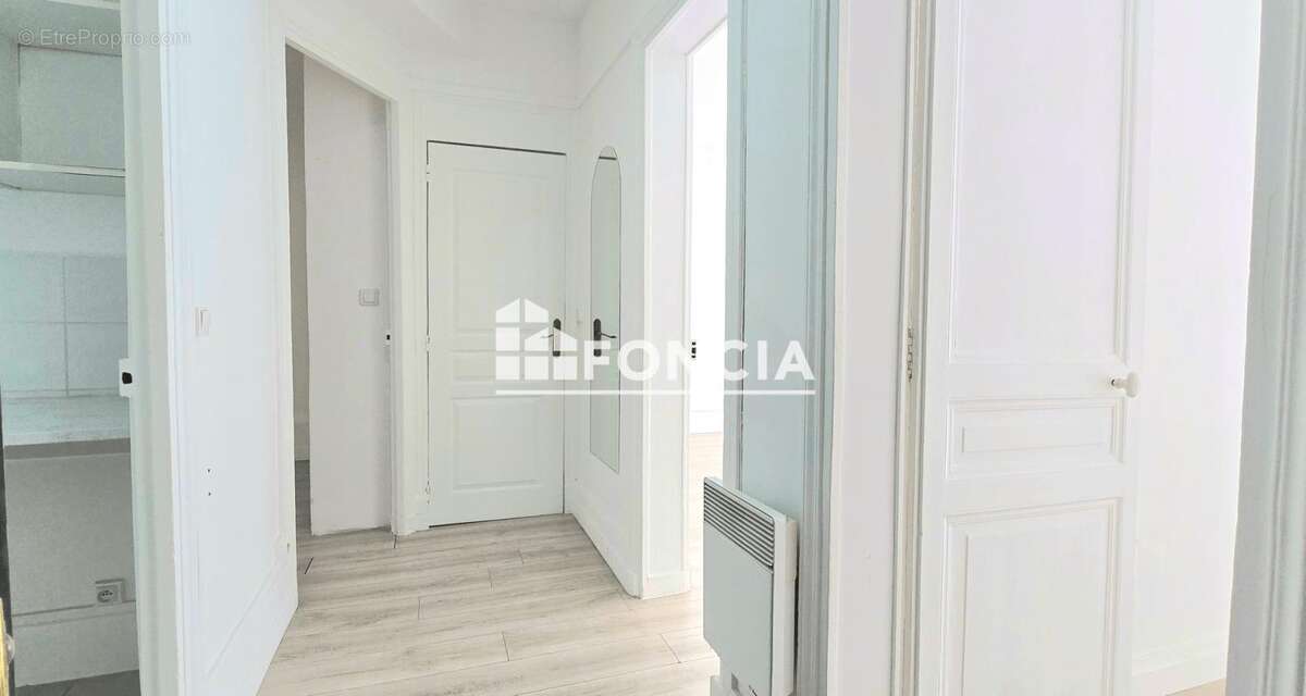 Appartement à PARIS-17E