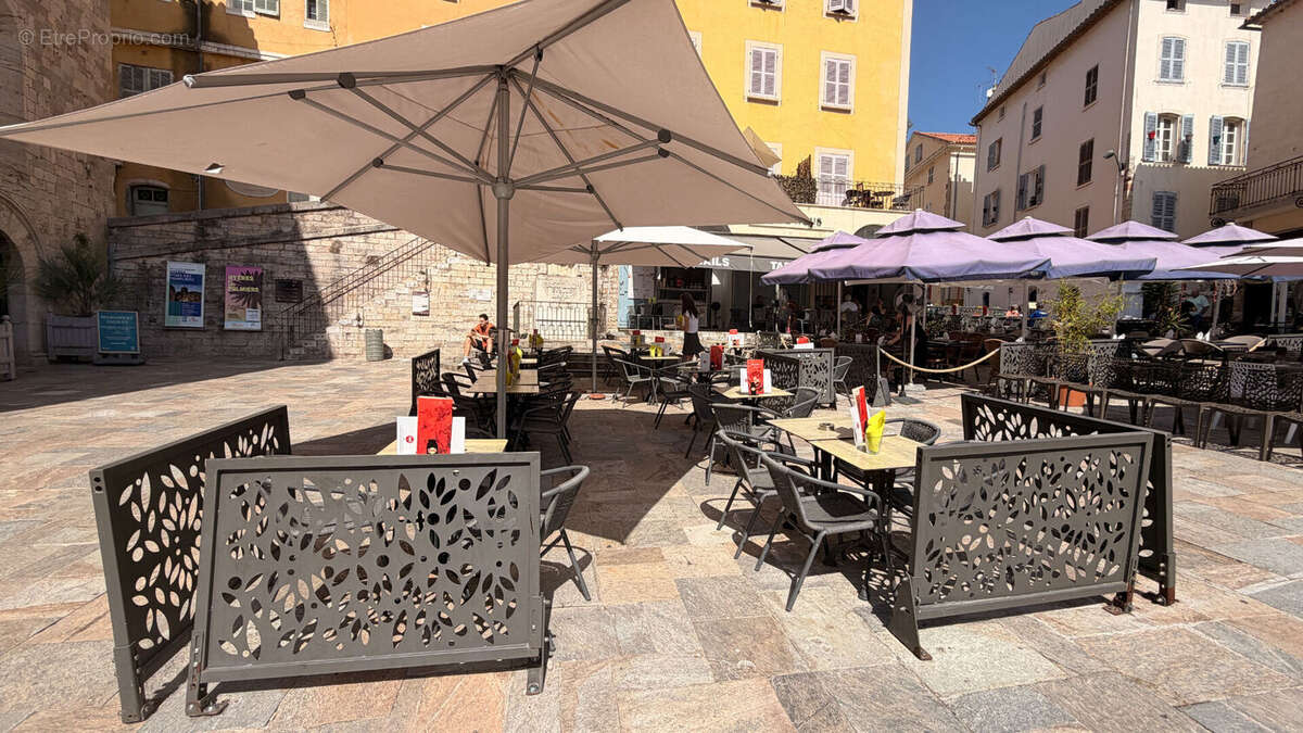 A vendre fonds de commerce bar-brasserie-glacier 96 m2 licence iv idealement situe dans le centre de hyeres - photo 6