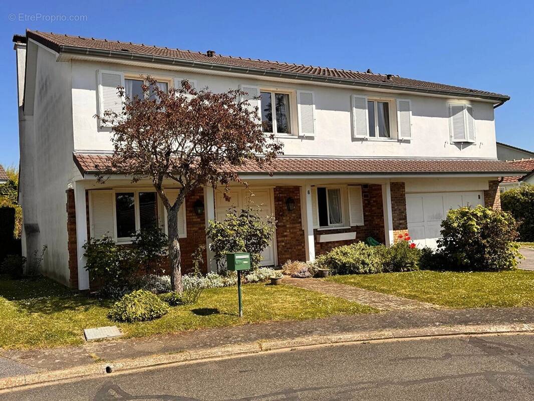 Maison à SAINT-NOM-LA-BRETECHE