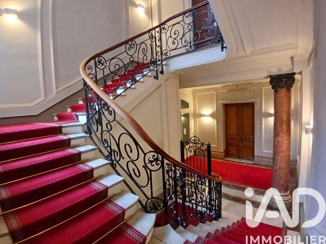 Photo 3 - Appartement à PARIS-8E