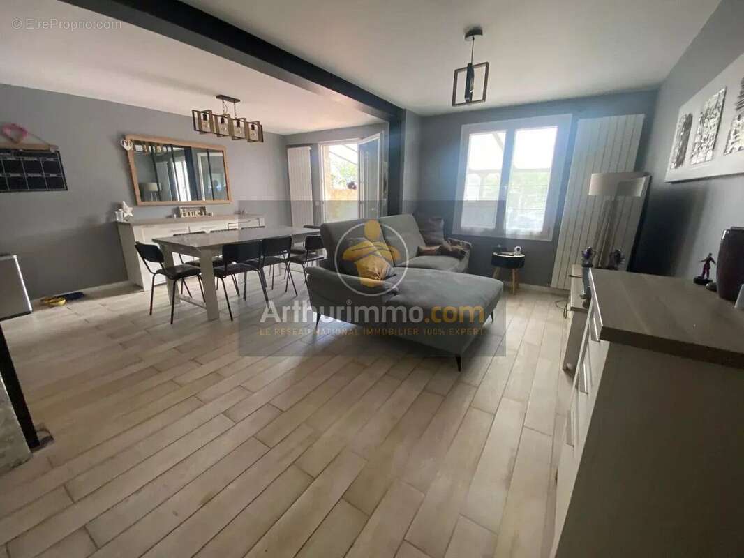 Maison à VERT-SAINT-DENIS