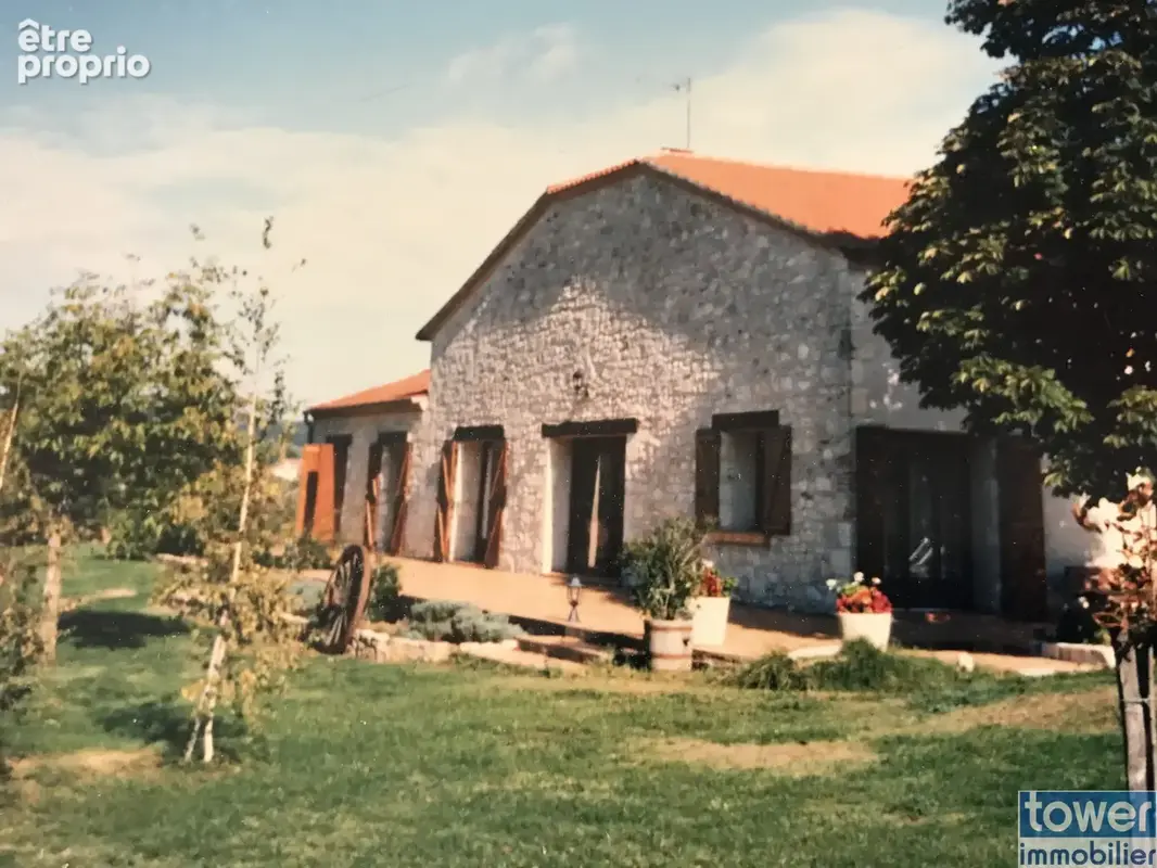Propriété en pierres de 220m2  115m2 de hangar , piscine, terrain de 5000m2 clos et arboré. - photo 4