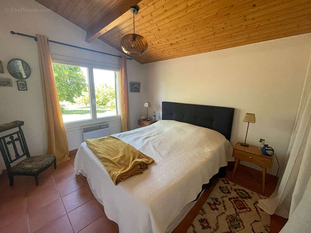 Charmante maison de plain-pied de quatre chambres avec piscine - photo 12
