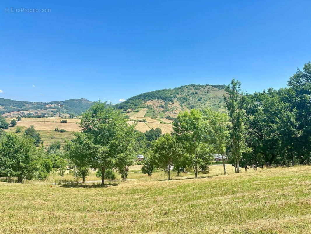 Terrain à MARCILLAC-VALLON