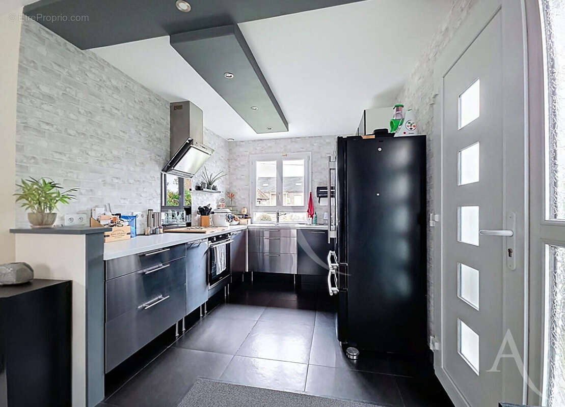 Maison de plain-pied 4 pièces avec sous-sol total et terrain de 650 m² à Rosny-sur-Seine - photo 2