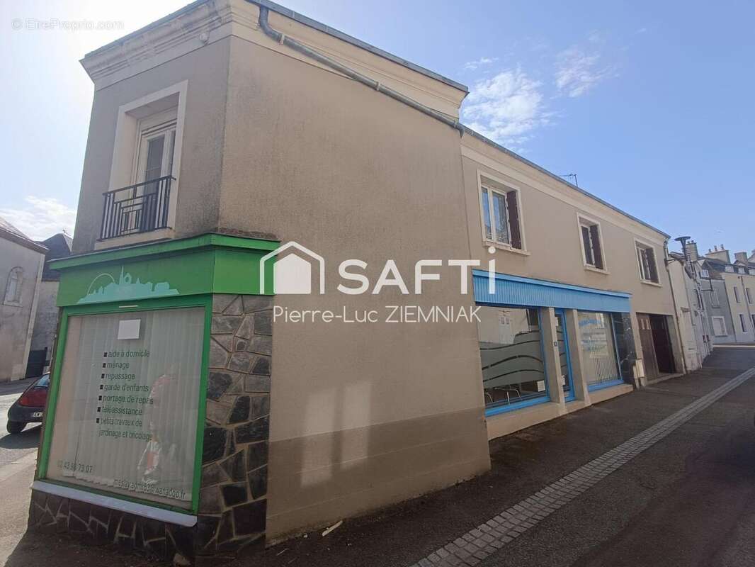 Maison 353 m² à Meslay-Du-Maine  - photo 2