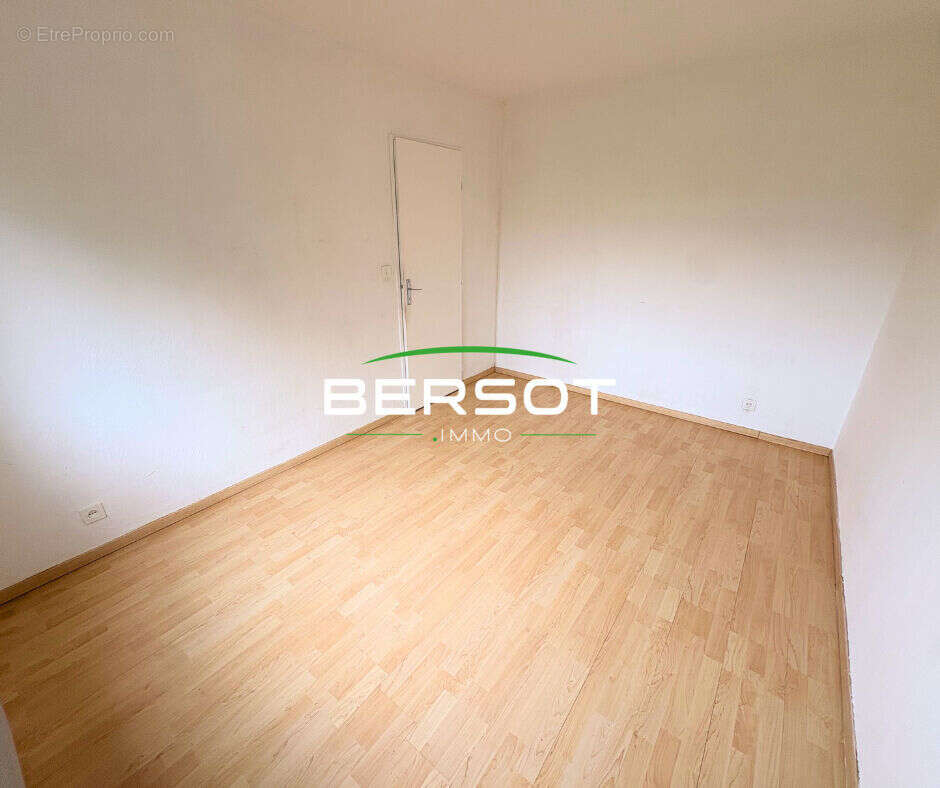 Appartement 2 pièces de 52m² Lumineux avec balcon, cave et stationnement en sous sol - photo 6