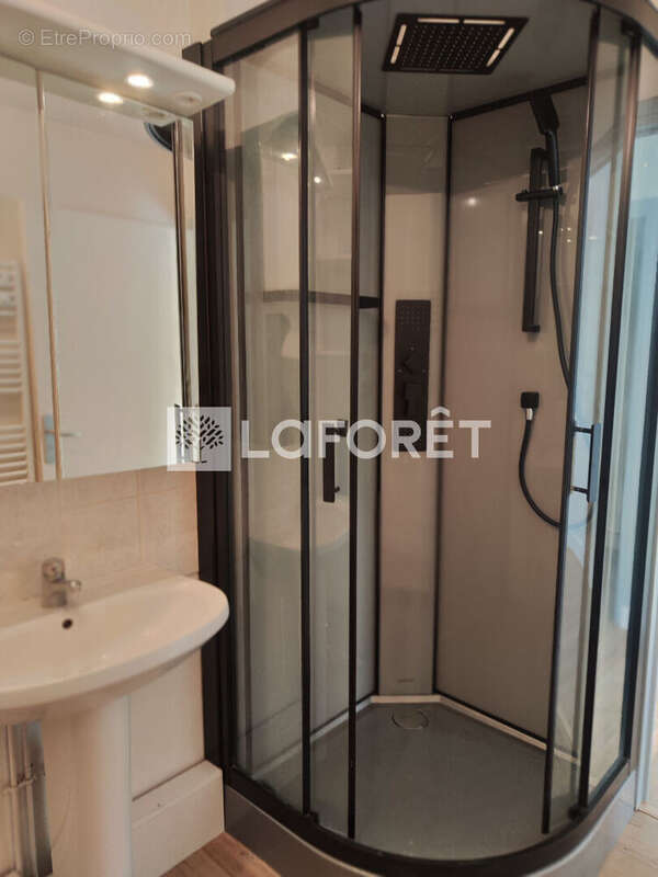 Guingamp centre, appartement rénové . - photo 13