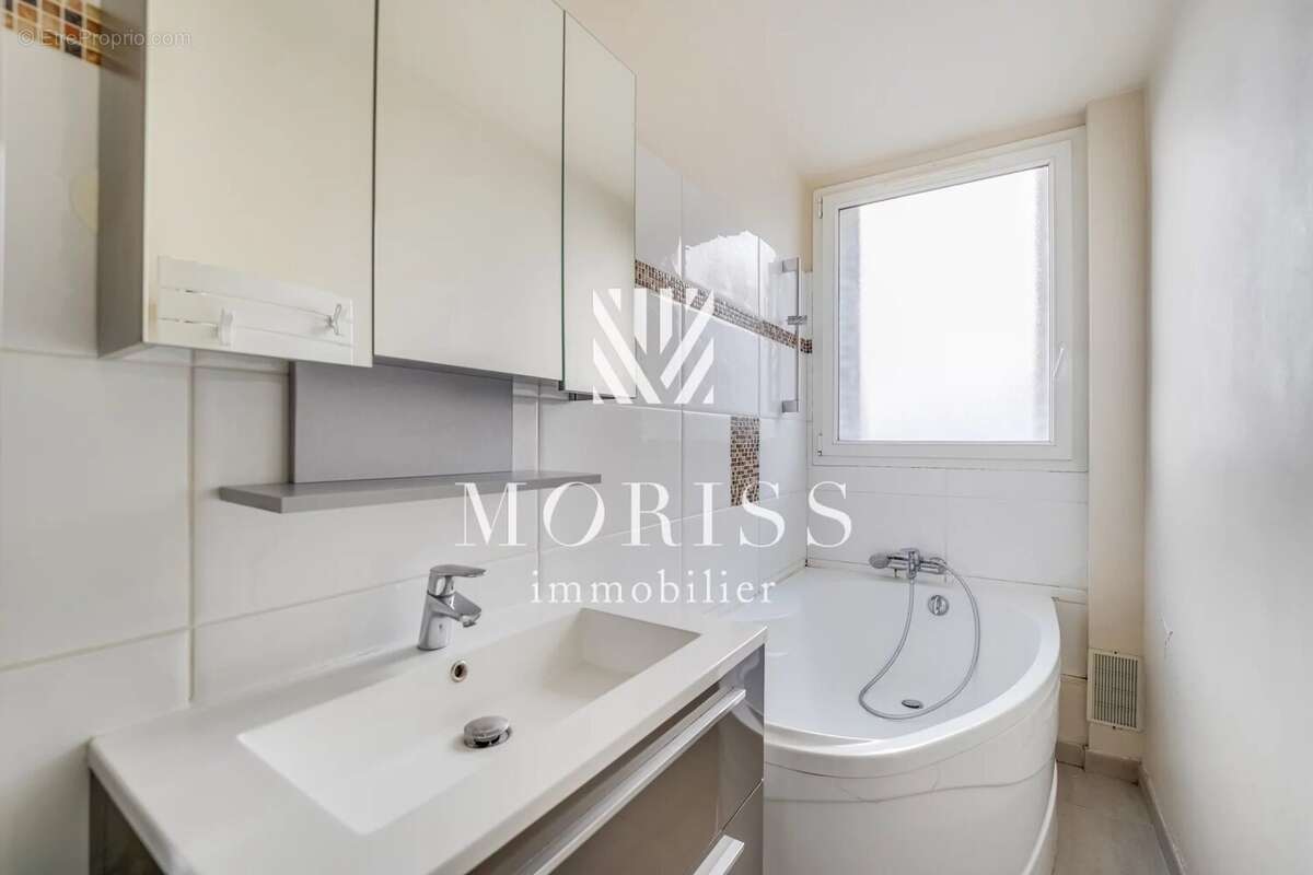 Appartement à PARIS-17E