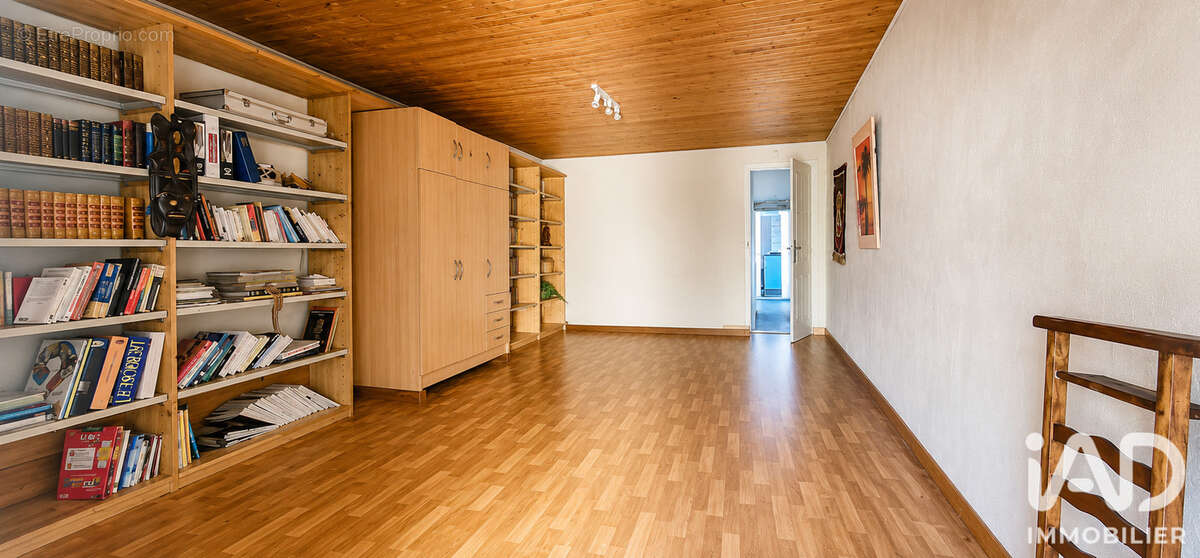Parking 74 m² à Villepinte  - photo 2