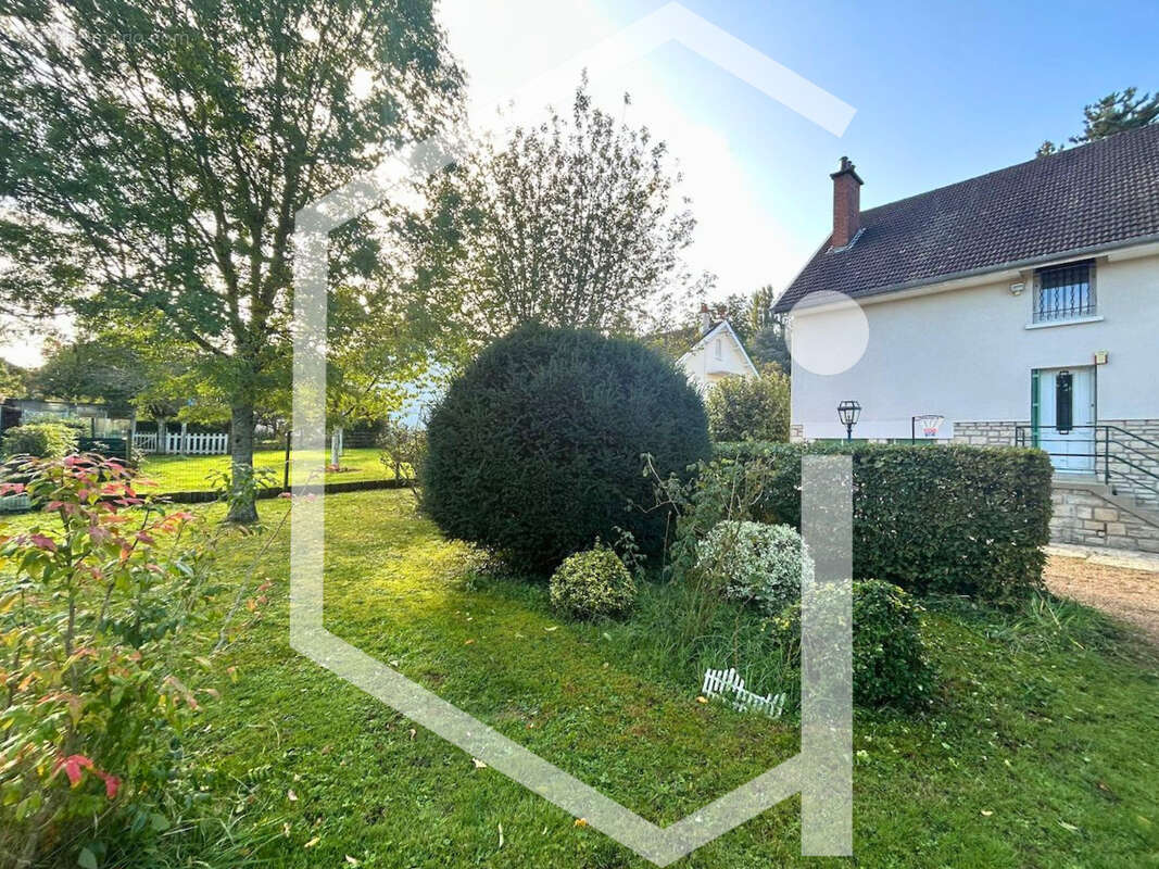 Maison à COSNE-COURS-SUR-LOIRE