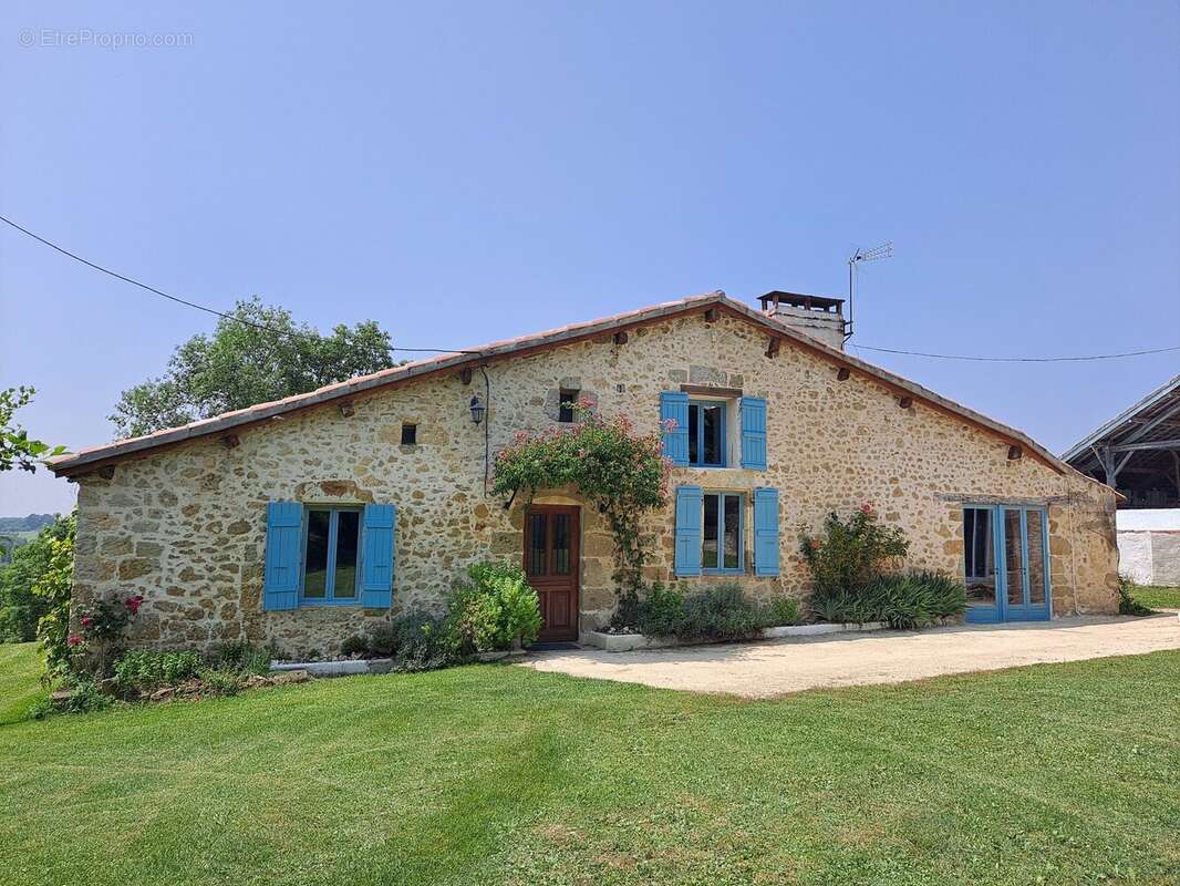 Maison à VIC-FEZENSAC