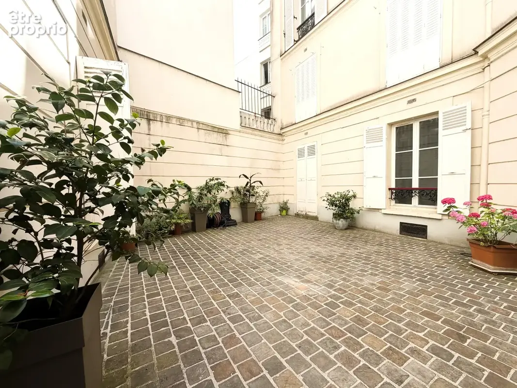 Place de la Nation - Appartement Haussmannien - photo 4