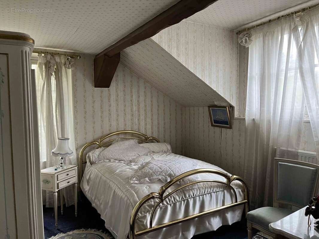 Maison à DAMPIERRE-EN-YVELINES