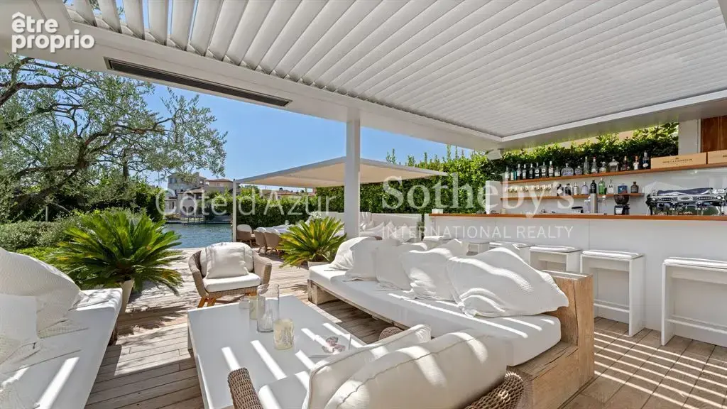 Port Grimaud, Maison de Maître de 538 m² avec piscine et deux amarrages privés de 24 mètres - photo 5