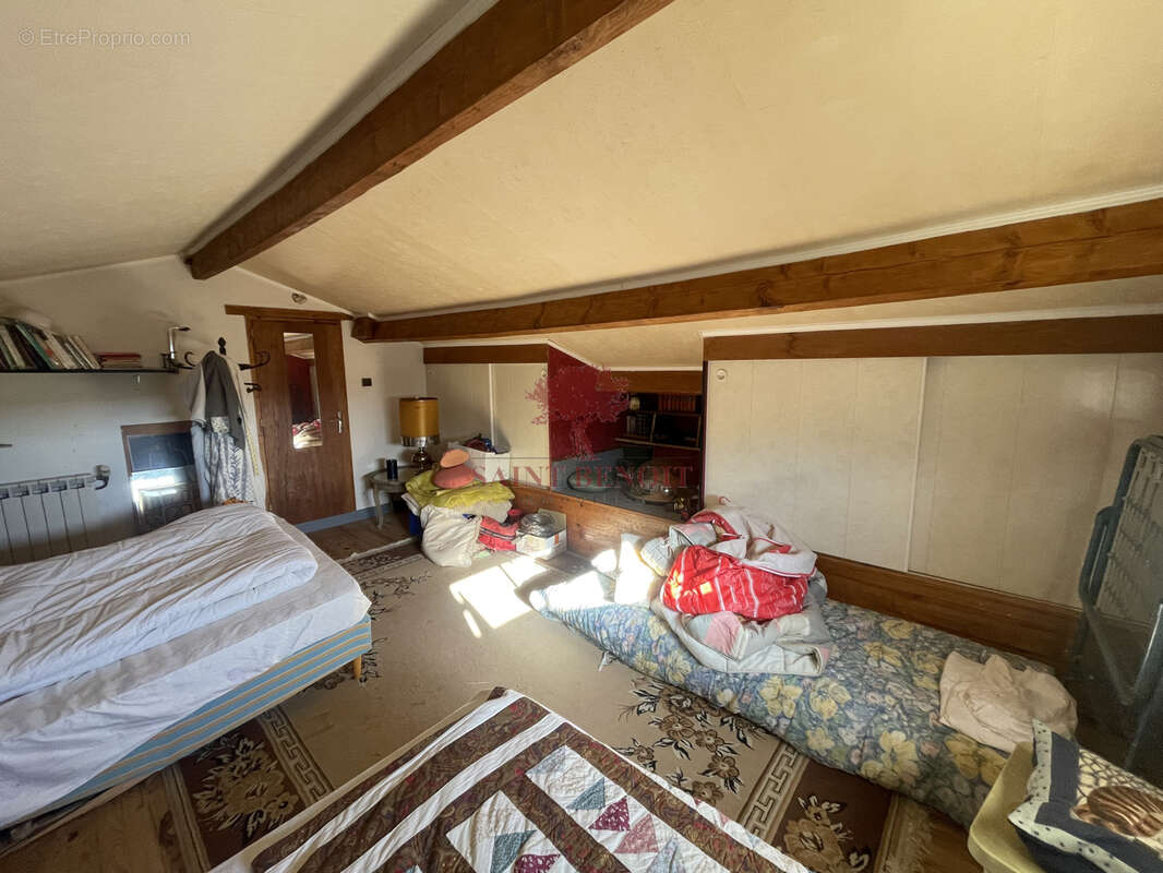 Villa de type t6 avec une piscine sur une parcelle de 5770m2 - photo 14