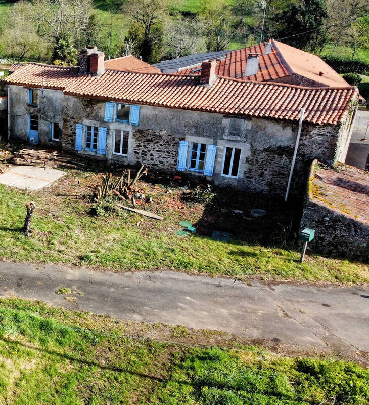 Maison à SAINT-HILAIRE-LE-VOUHIS
