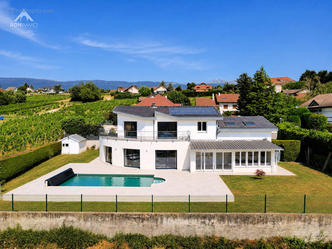 Maison à CHALLEX