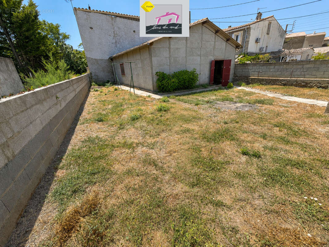 Grand garage de 70 m2 sur une parcelle de 215 m2 - photo 2