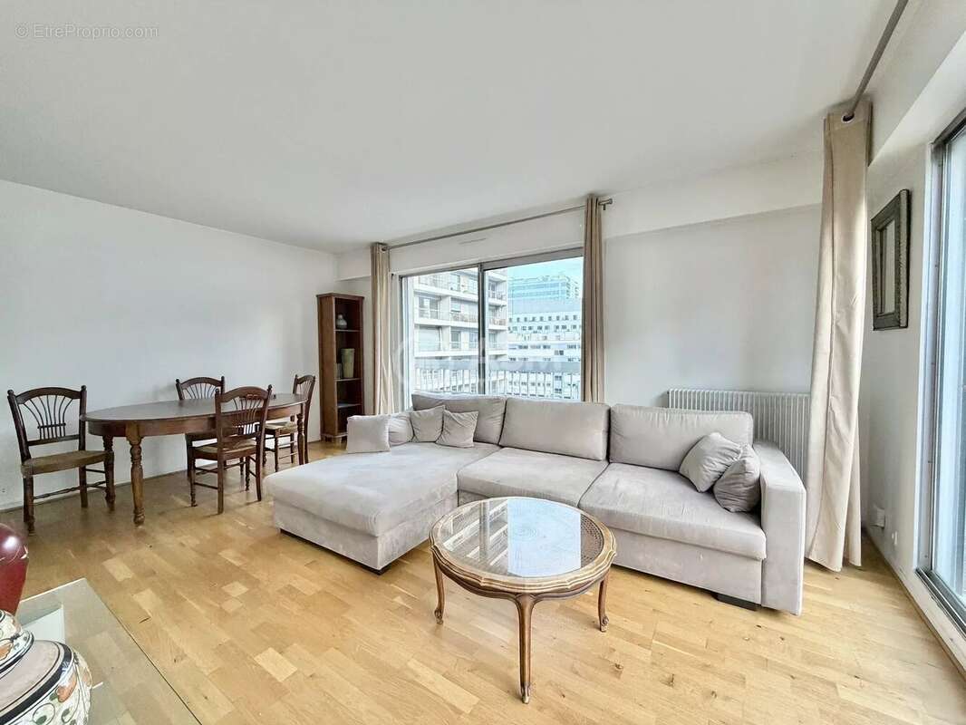 Appartement à COURBEVOIE