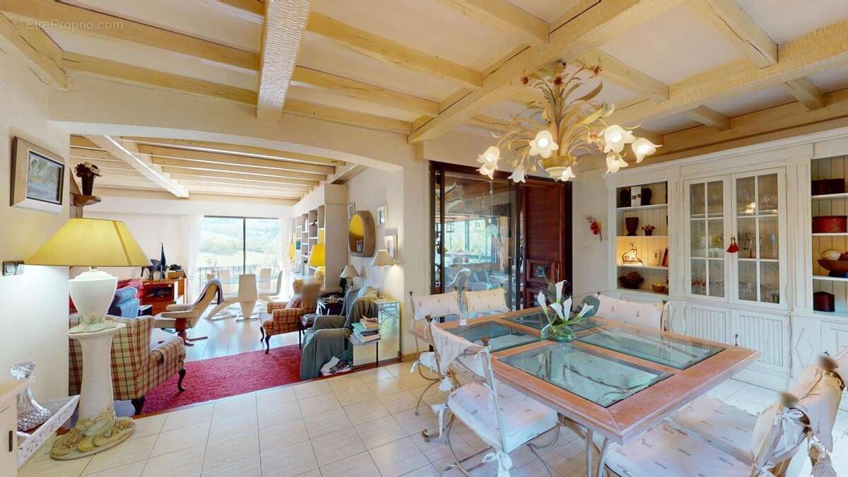 Maison à SAINT-SERNIN-SUR-RANCE