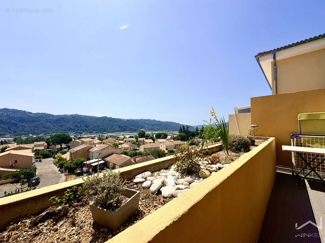Appartement à CARROS