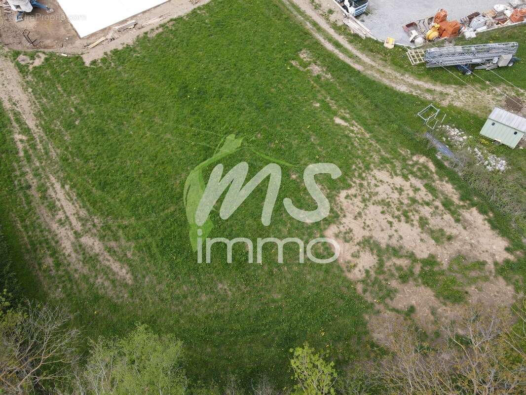 Terrain à CHAUFFAYER