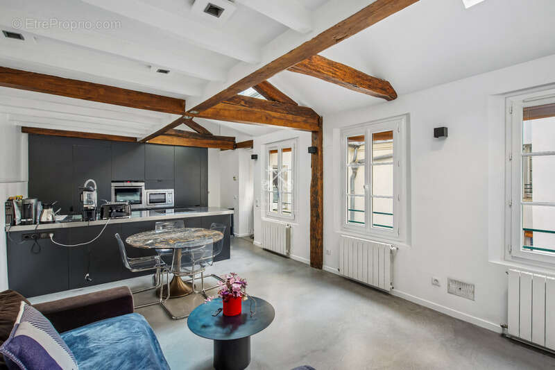 Appartement à PARIS-3E