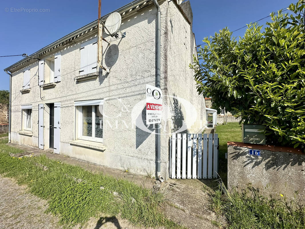 Maison à SAINT-ETIENNE-DU-BOIS