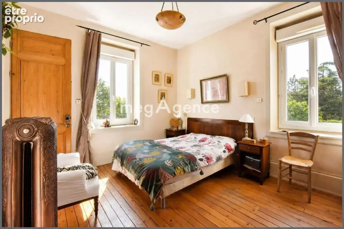 Charbonnières-les-Bains – Une demeure familiale de charme aux volumes remarquables - photo 13