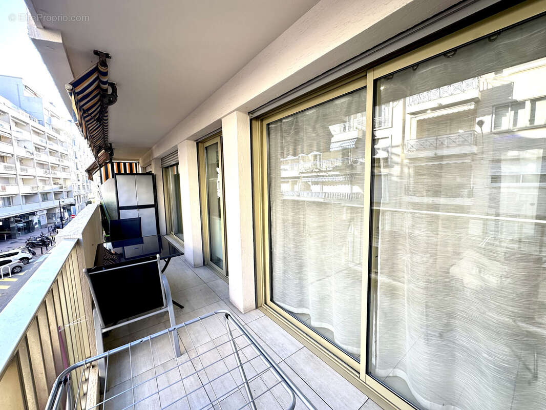 Cannes centre t2 de 58m2 avec terrasse 13m2   90m de la mer parking et cave - photo 4
