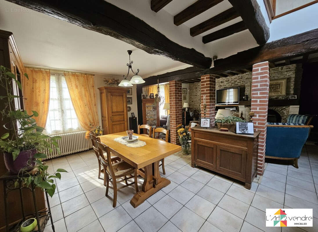 Maison à LONGUEIL-SAINTE-MARIE