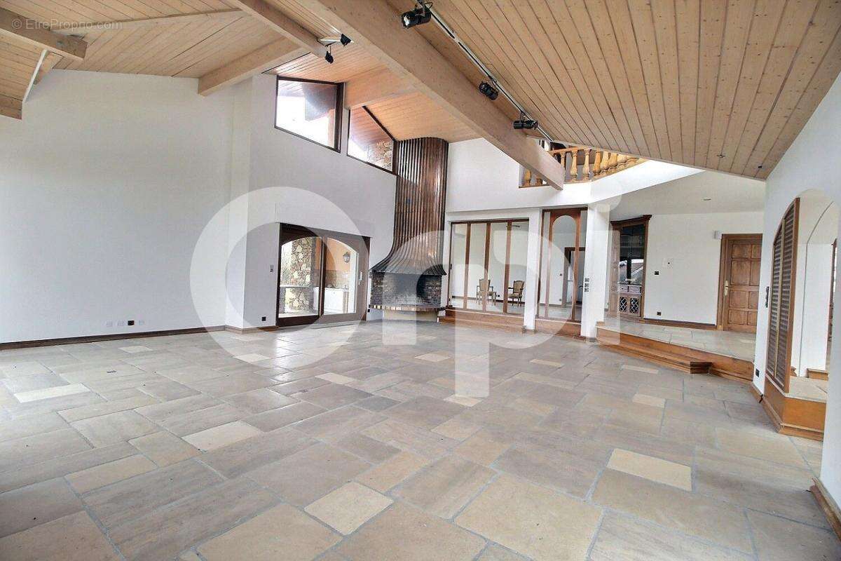 Maison à VETRAZ-MONTHOUX