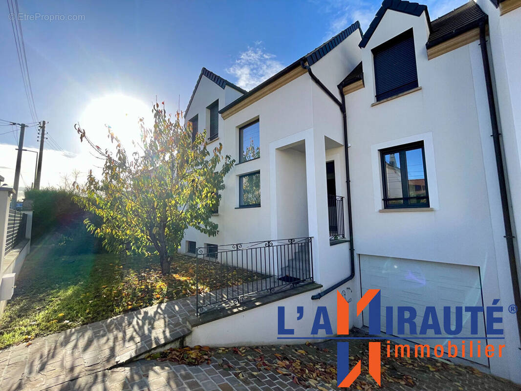 Maison à SARTROUVILLE