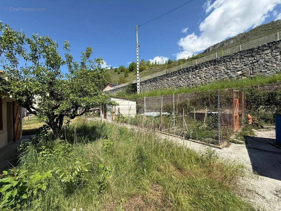   - Maison à LUZENAC
