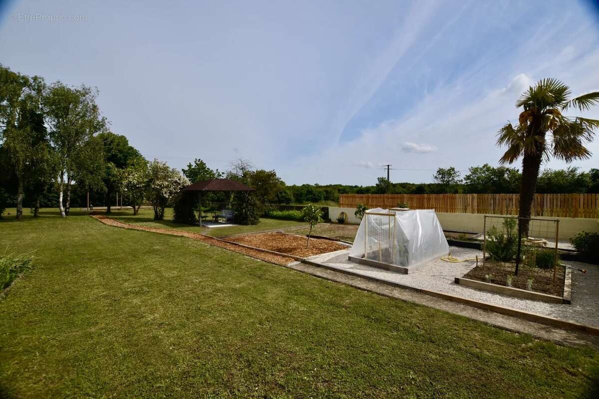 Superbe maison de village de 4/5 chambres avec 2 gîtes et une fabuleuse piscine - photo 18