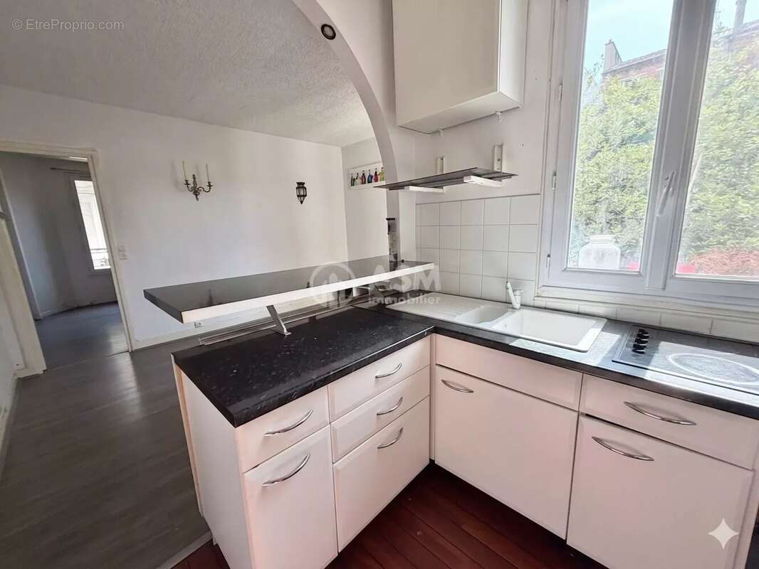 Appartement à COURBEVOIE