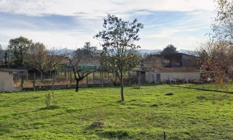 Terrain à SAINT-MARTORY