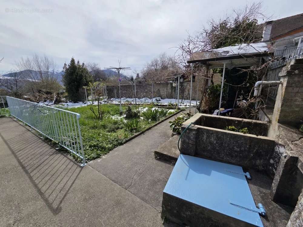 Maison à SAINT-MARTIN-DE-LA-CLUZE