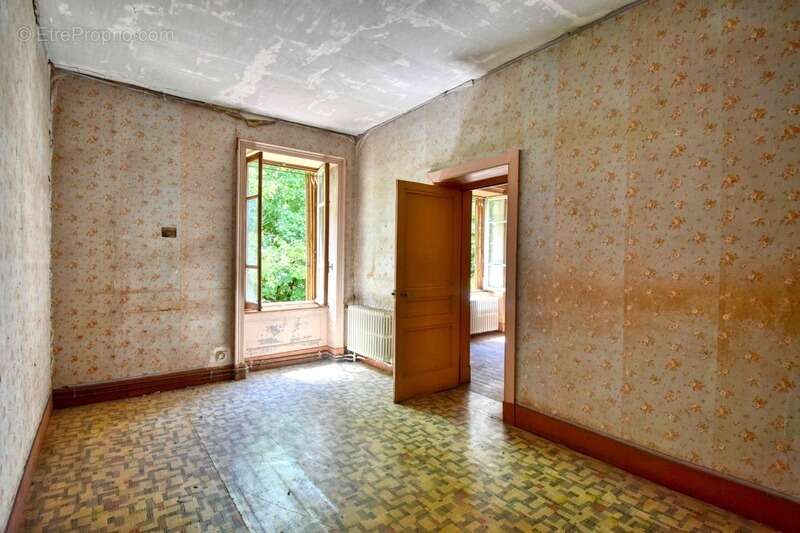 Appartement à GREZIEU-LA-VARENNE