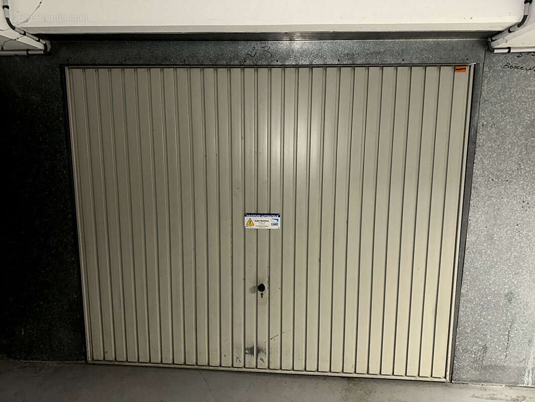 Parking à PARIS-12E