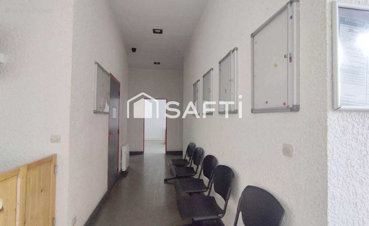 Photo 3 - Commerce à LINAS