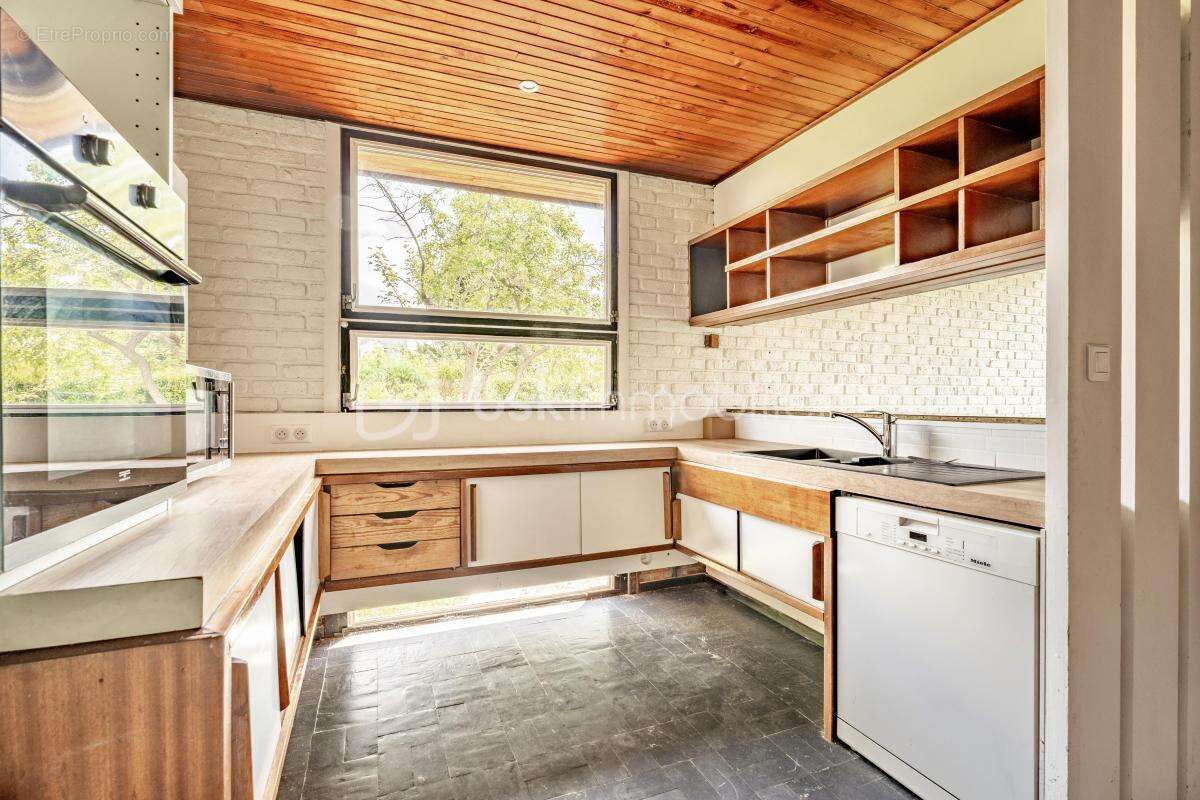 Maison à MARNES-LA-COQUETTE